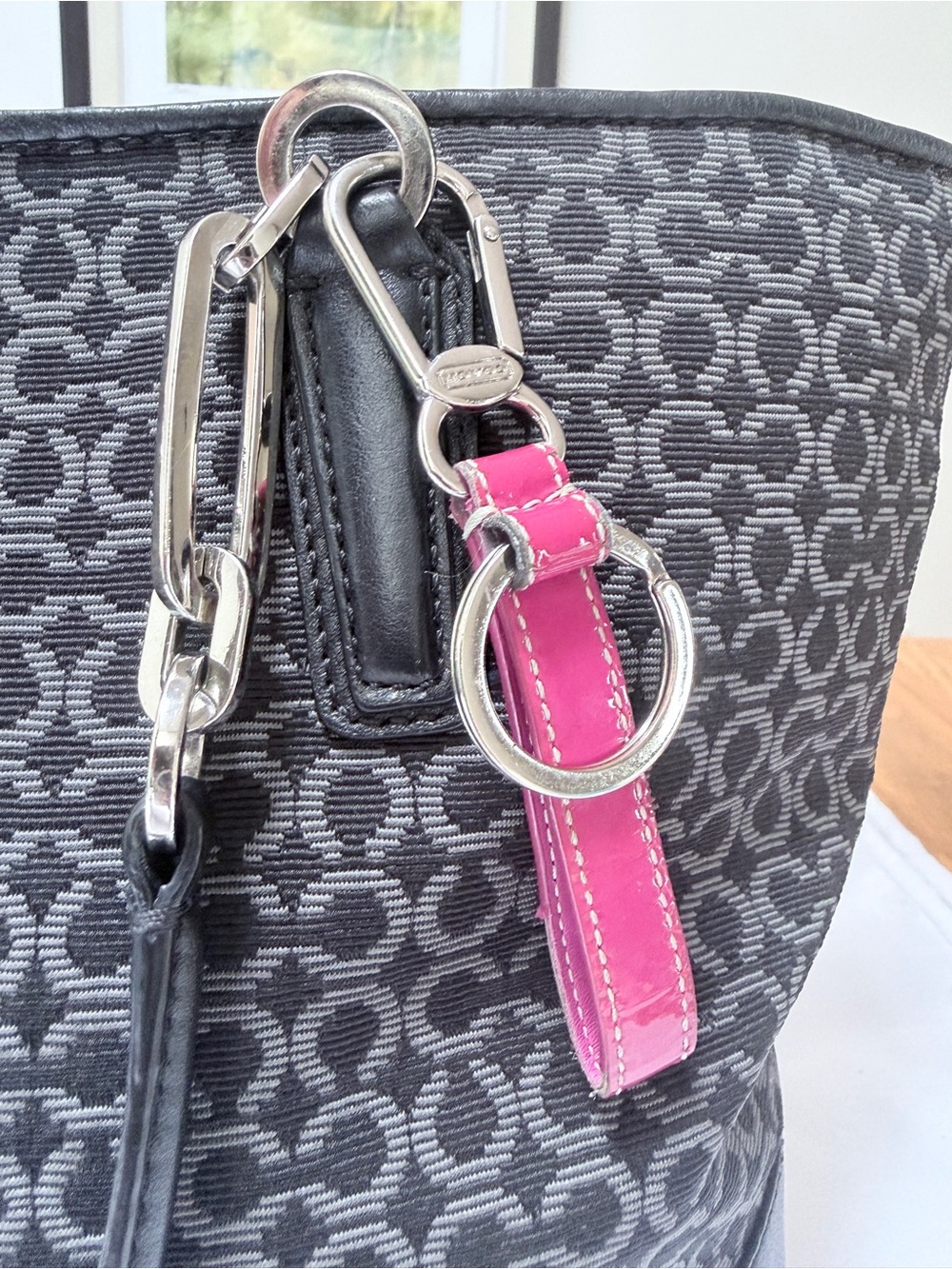 2013 COACH Madison Blk/Gry OpArt Needlepoint Tote w/ Pink Leather Charm 26767 - Picture 12 of 15